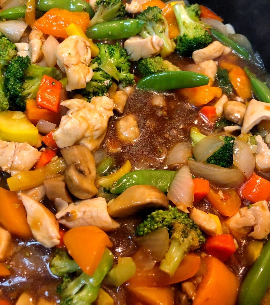 Chicken and Vegetables with Flavorful Brown Sauce