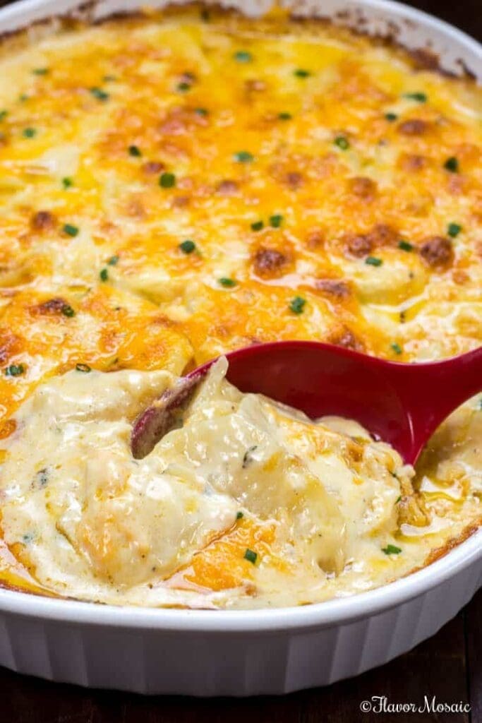 Easy-Cheesy-Scalloped-Potatoes