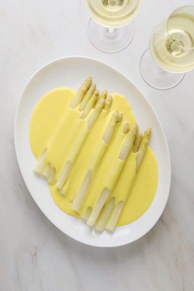 WHITE ASPARAGUS WITH HOLLANDAISE