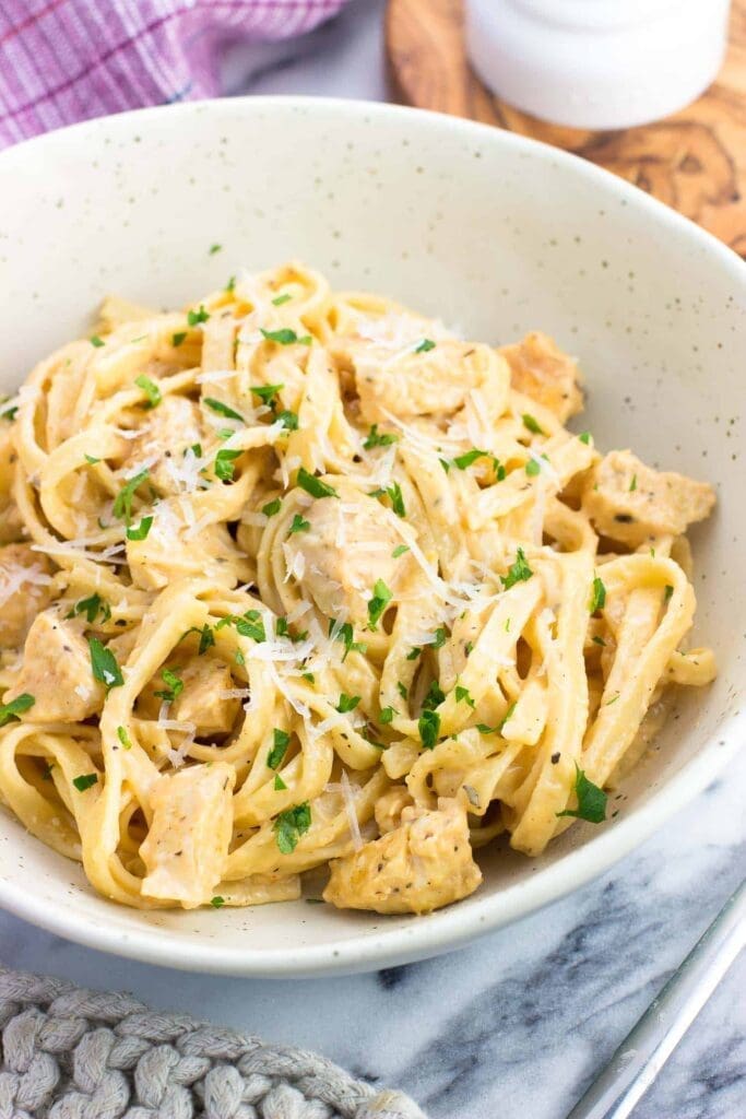 lightened-up-buffalo-chicken-alfredo-pasta