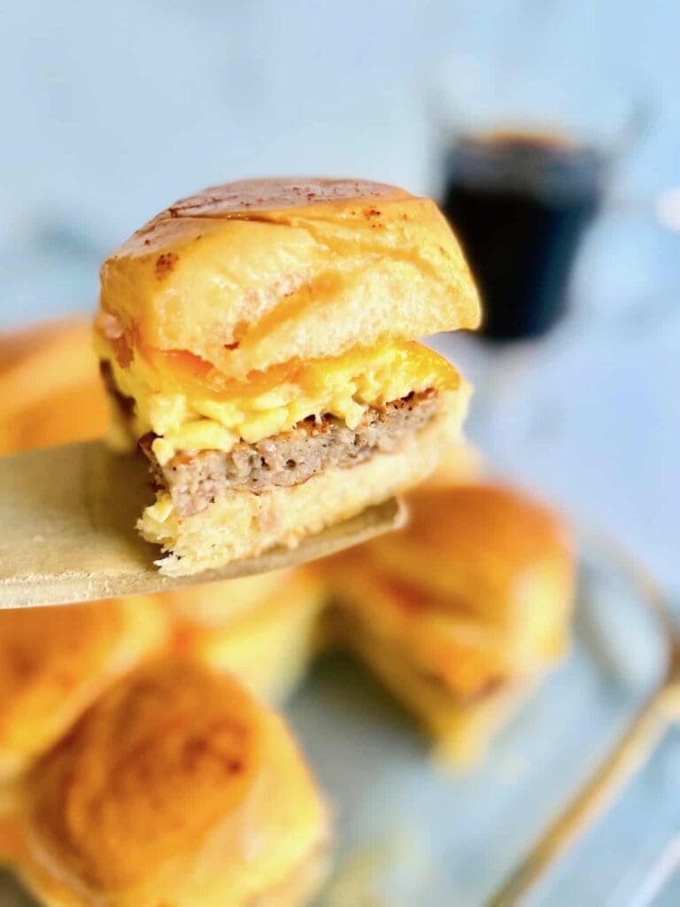 HAWAIIAN ROLL BREAKFAST SLIDERS