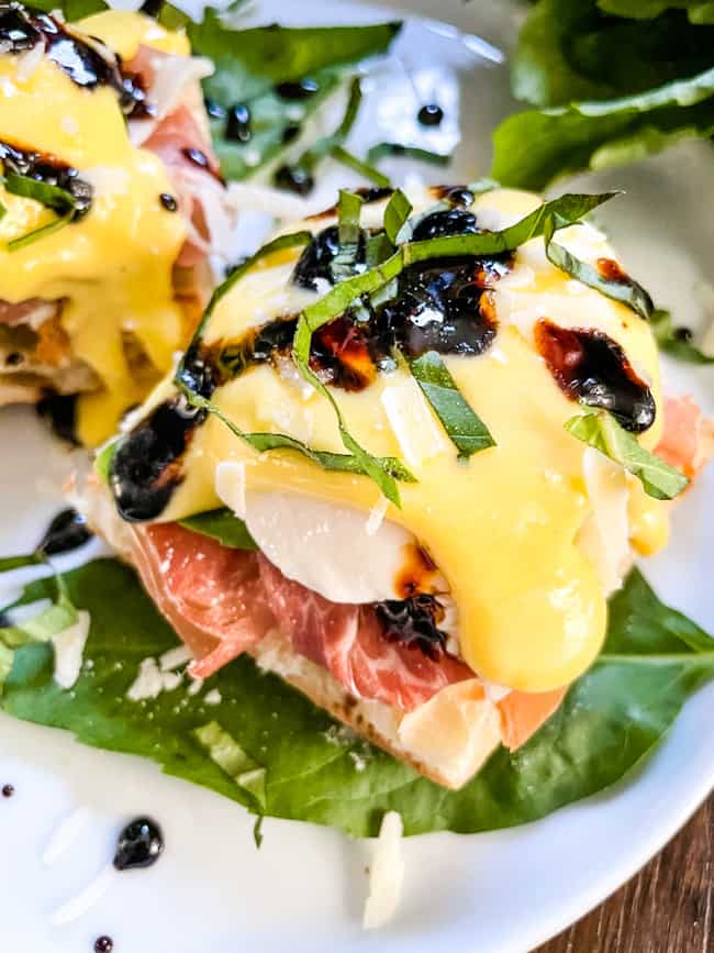 italian-prosciutto-eggs-benedict