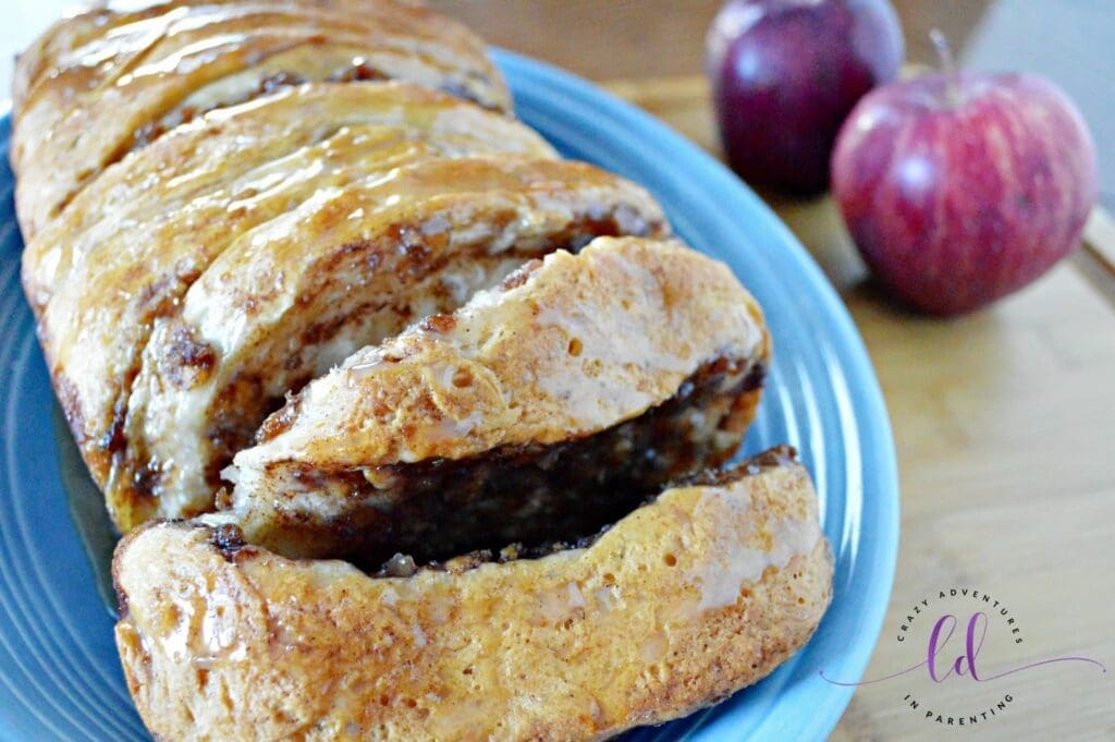 Apple-Fritter-Pull-Apart-Bread-ready-to-eat