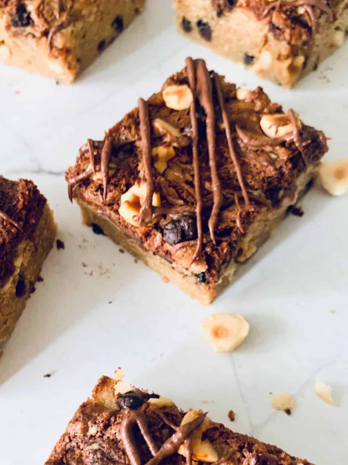 NUTELLA SWIRL CHOCOLATE CHIP BLONDIES